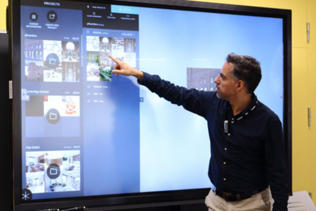 Pablo Olavide University installs the PDI Clevertouch Plus for teaching use