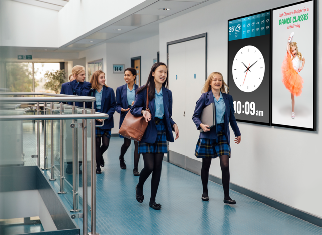 Improve communication between students with digital signage