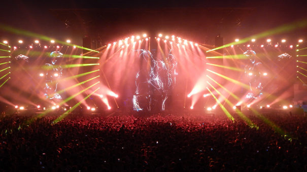 Christie Spyder and Terra give life to the big Led screen of the Barcelona Beach Festival