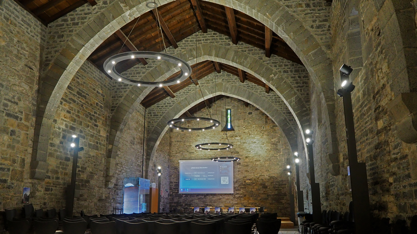 La Colegiata de Santa María de Orreaga en Roncesvalles actualiza sus instalaciones del siglo XII con tecnología audiovisual 