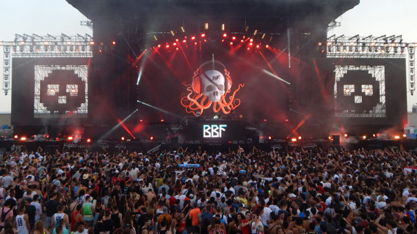 Christie Spyder and Terra give life to the big Led screen of the Barcelona Beach Festival