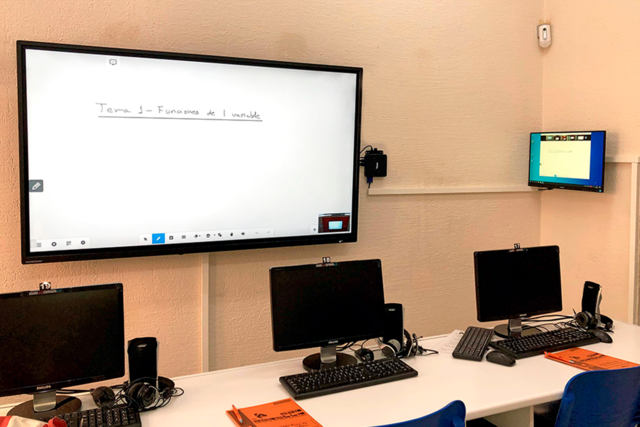 O centro de educação superior de San Agustín de Bilbao aposta na tecnologia para promover aulas mistas