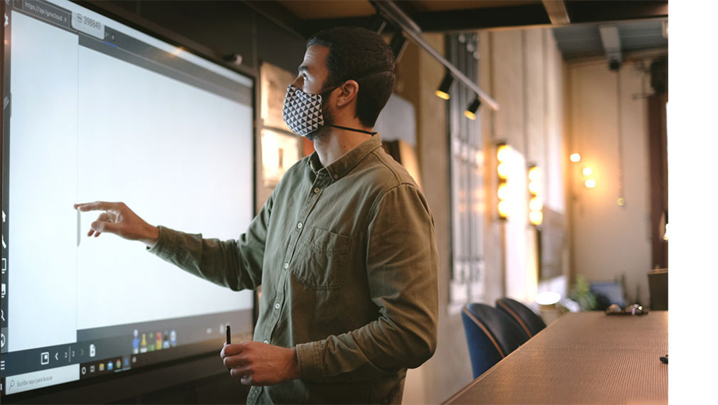 A Coblonal molda seus projetos de design de interiores com o monitor interativo Clevertouch e seu software LYNX Blackboard