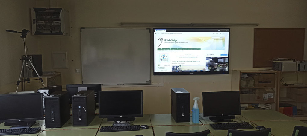 Interactive monitors to strengthen knowledge in Secondary